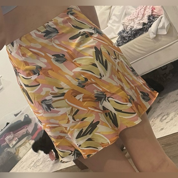 NWT - Lulu’s Pink/Orange Abstract Print Satin Mini Skirt - Size XS - Picture 10 of 11